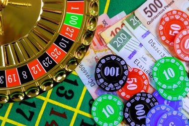 Live roulette table with dealer and betting layout on yyre platform